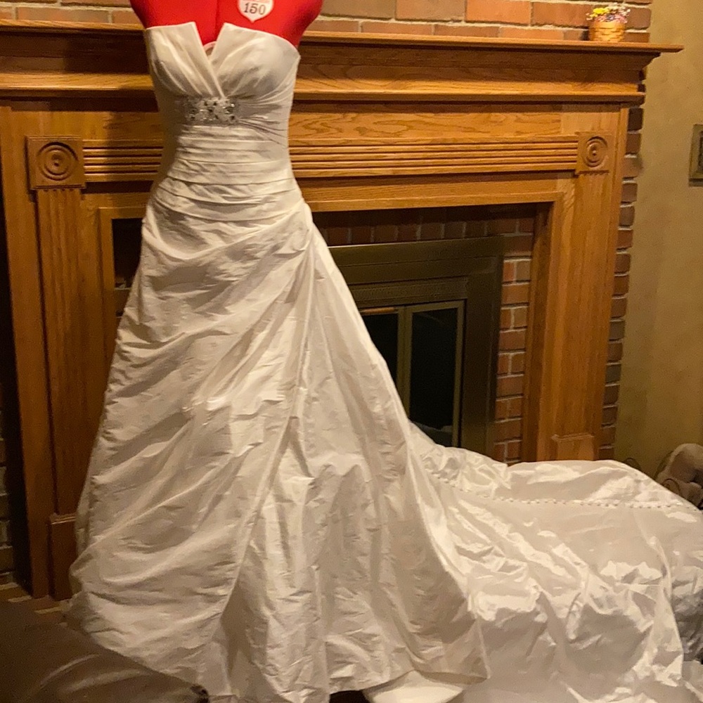 NWOT sz 8 ivory taffeta strapless bridal gown